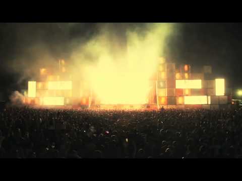 GlobalGathering UK 2011. Pendulum Main Stage sit down