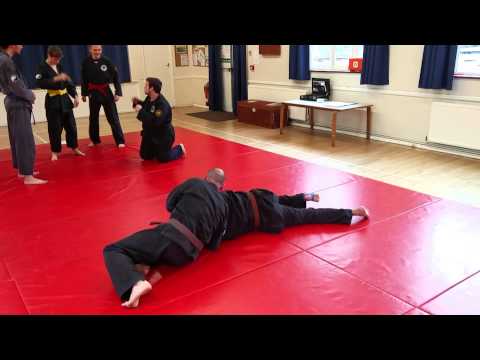 Rice bale throw with spine lock finish