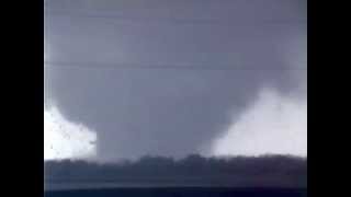 preview picture of video 'Wichita  Andover, Kansas Tornado 4-26-1991'