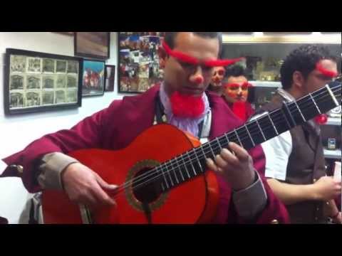 Pedro Campos (Perico) Los Duendes Coloraos 2012 Punteao antes justo de la final COAC