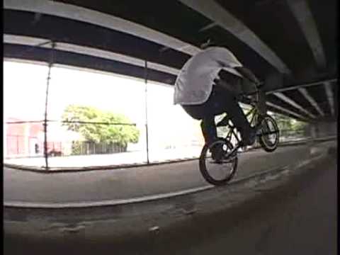 Edwin DeLaRosa BMX (Skavenger 2007 part)