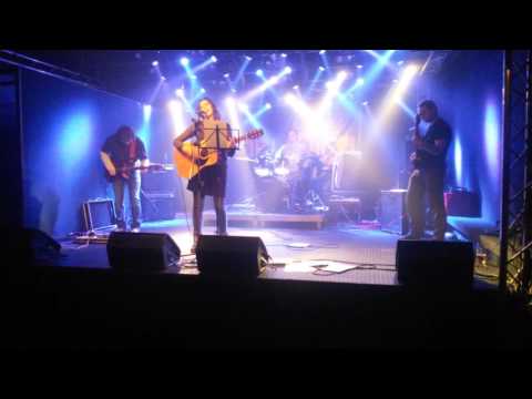 Undercover - Alanis Morissette tribute band - Alanis Morissette revival Brno - IRONIC