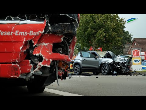 Schwerer Unfall bei Georgsheil | Pkw kollidiert frontal mit Bus