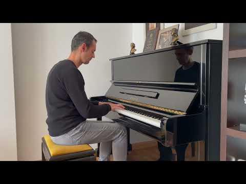 Oscar Pascasio - Abandoned (Playing the piano at home)