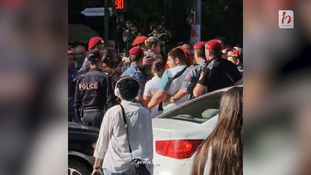 Ֆրանսիայի հրապարակ մեծ թվով ոստիկաններ են բերվել