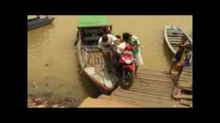 preview picture of video 'Motorcycle Ferry Across the Batanghari River in the City of Jambi.'