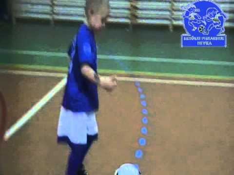 Zwód prosty z wypadem na zewnątrz KROK3 - EKS Kolektyw Radwanice - podstawy piłki nożnej