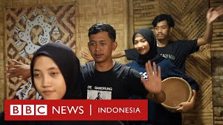 Download lagu Genjer-Genjer: Lagu rakyat yang terseret stigma Peristiwa '65 - BBC News Indonesia mp3