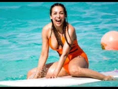 download lagu mp3 mp4 Malaika Arora Nangi Photo, download lagu Malaika Arora Nangi Photo gratis, unduh video klip Malaika Arora Nangi Photo
