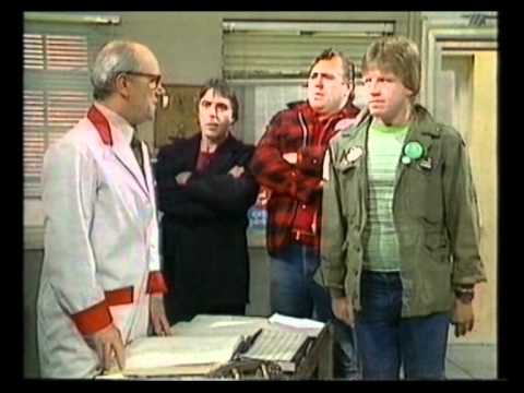 Bottle Boys : Danger, women at work (Robin Askwith)