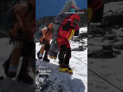 Sherpa performs rare rescue on Everest