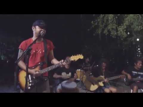 Bastian Cozy Ft Back To Reggae - Hitam Putih (Live The Exile Gilitrawangan)