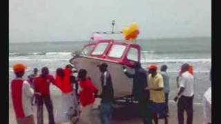 preview picture of video 'Yagana World 2009 - Aan een visser in Gambia wordt een boot gedoneerd-ned'