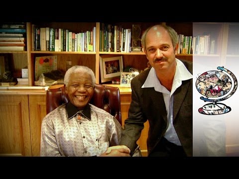 マンデラの刑務官との思いがけない友情 (Mandela's unlikely friendship with his prison guard)