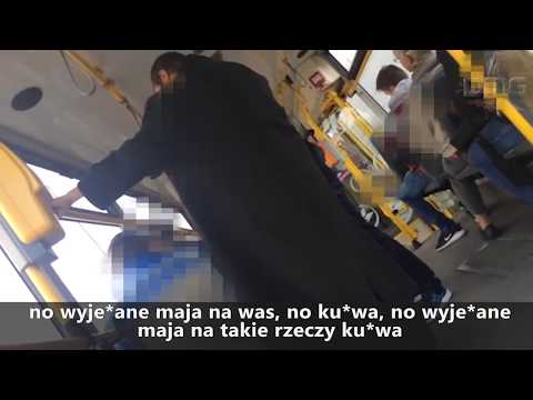 Agresywny pasażer kłóci się z kanarami