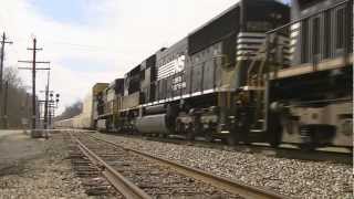 preview picture of video 'Trains Passing Through Shenandoah Junction, WV'