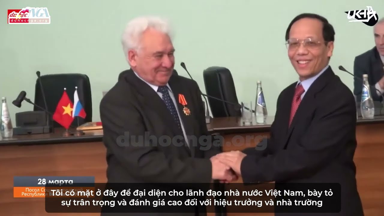 [Tư liệu] Đại sứ Phạm Xuân Sơn thăm và làm việc tại Đại học Dầu khí Ufa