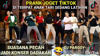 Download lagu NEKAT !! PRANK JOGET TIKTOK DI TEMPAT ANAK TARI SEDANG LATIHAN AUTO PECAH JADI KONSER DADAKAN HAHA mp3