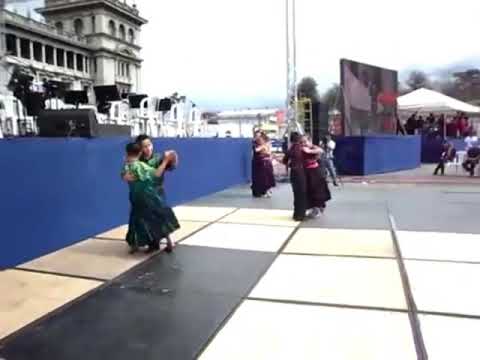 Bailando  en tercera dimensión