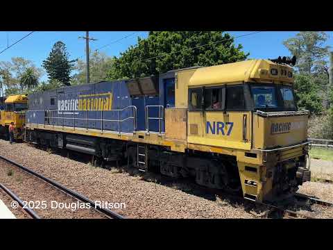 5NY3 - Train failed at Hawkesbury River and a rescue loco arrived to help. 4/12/25