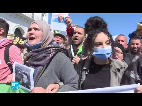 حراك الجزائر الطلبة يتظاهرون رفضا للانتخابات ودعما لناشطين مطلوبين بتهمة "الإرهاب"