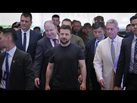 Volodymyr Zelensky arrives in Singapore for Shangri-La Dialogue
