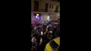 Bari, l'ordinanza natalizia anti-degrado è un flop: per strada caos e uno schiuma party improvvisato