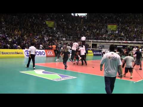 Último ponto visto de dentro da quadra - Final Superliga masculina 12/13