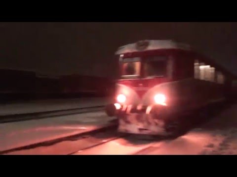 Tren R5733 Suceava - Cacica pleaca din Suceava alcatuit din 1 EA, 1 Vagon si 1 Sicriu