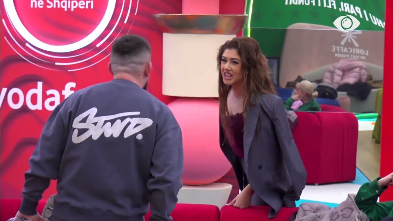 “Do luaj me të gjithë”/ Indriti-Krisës: Sa vite jetë ke ti, unë i kam situata të vështira