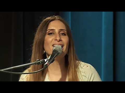 ترنيمة أعطوا مجدآ للحمل- لورا ألبازي