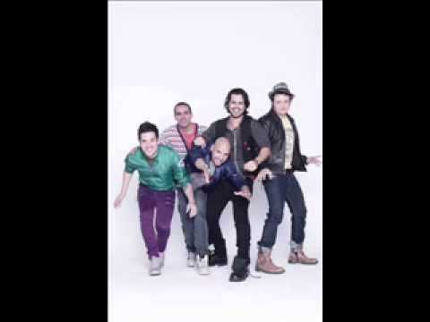 Videoclip de É Rir Pra Não Chorar — Jota Quest