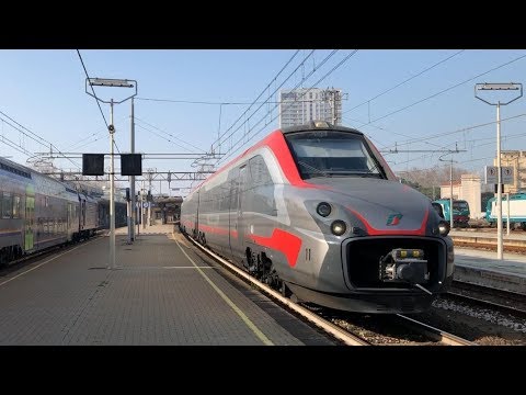 IL SALUTO TRA IL FRECCIARGENTO 8807 E IL REGIONALE VELOCE 2132...