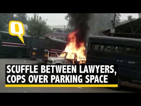 Lawyers, Cops Clash At Tis Hazari Court; Vehicles Set Ablaze Over Parking Space Video