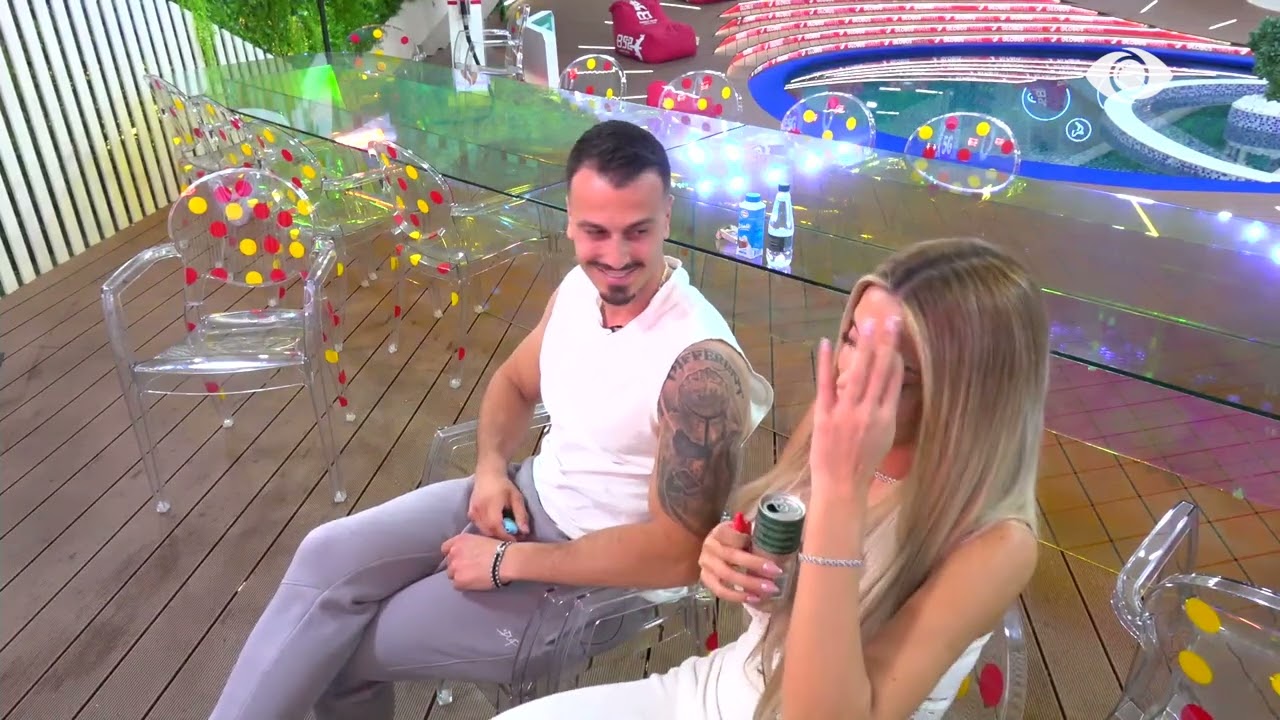 “Mua më zbuten vetëm kur puthen…”/ Mateo hedh batuta me Brikenën