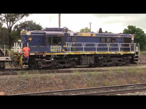A little shunt: 48215 (48149) shunting Junee 9th November 2021