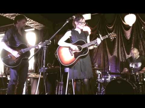 The Yearlings: 'Sweet Runaway' LIVE @ DEEP SOUTH SA Roots & Blues Festival 2013
