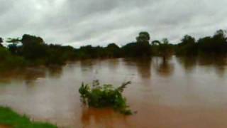 preview picture of video 'Enchente no riacho Campo Alegre em Montes Altos MA'