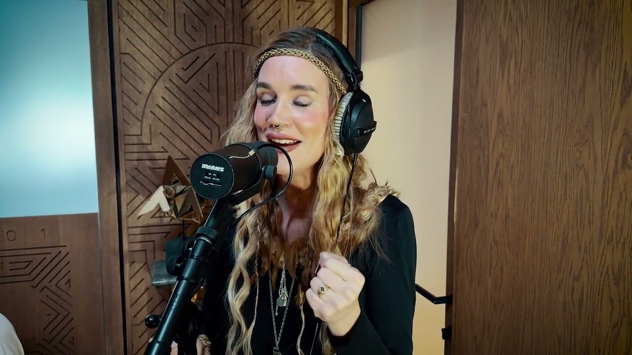 Villa Walker Acoustic Sessions: Headlights feat. KIDDO