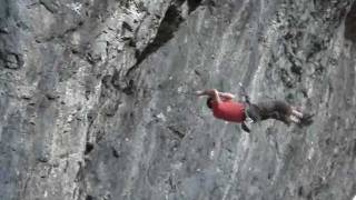 preview picture of video 'Kilnsey Crag: Removing protection from the top'