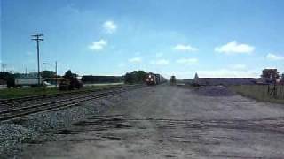 preview picture of video 'Short BNSF Auto-Trailer Train Running Through Verndale'