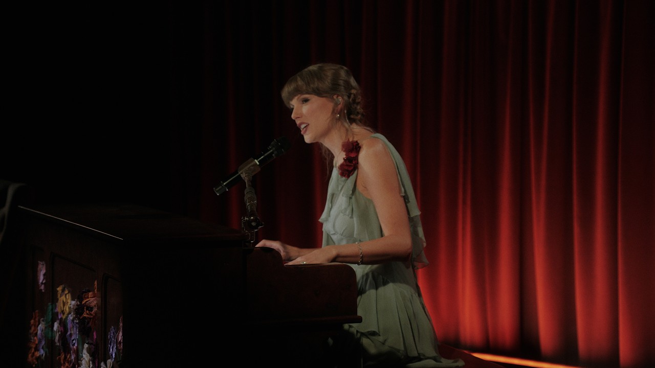 Taylor Swift Performance - The Icon Sessions at the Grammy Museum