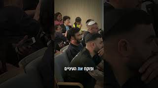 הרב יגאל כהן בביקור חיילים במחלקת שיקום בתל השומר (ארגון ענפים) - התמונה מוצגת ישירות מתוך אתר האינטרנט יוטיוב. זכויות היוצרים בתמונה שייכות ליוצרה. קישור קרדיט למקור התוכן נמצא בתוך דף הסרטון