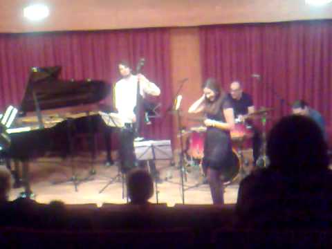 (PAPIR) Tvoja srajca / Velik_korak.mp4