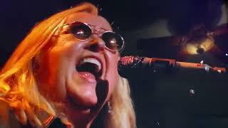 Melissa Etheridge @ Love Rocks NYC benefit concert singing I’m the Only One