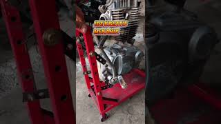 Download lagu Use an engine stand to make it easier to disassemble the motorbike engine #tricks #racing worksho... mp3