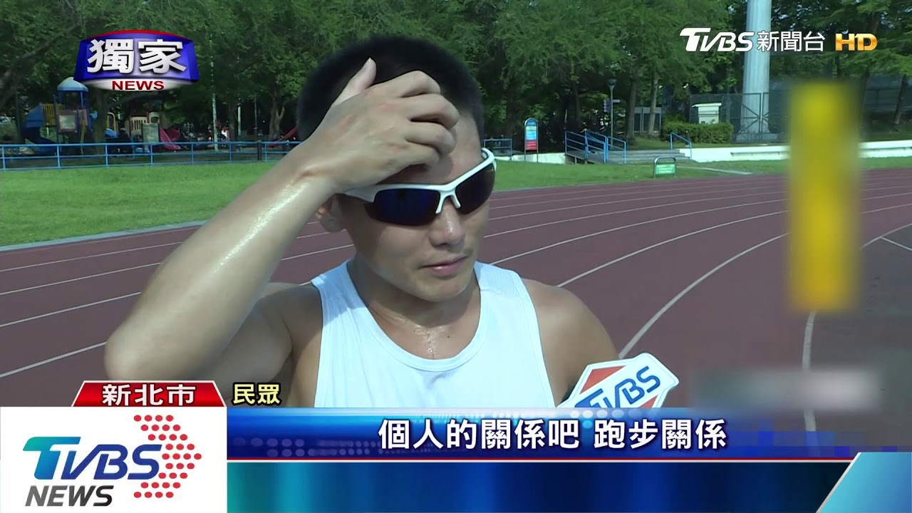 「救救我」耳機掉水溝 女趴溝尋找卡手臂