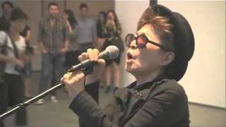 Yoko Ono Sings the Star Spangled Banner