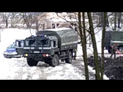 Racibórz - Tworków. Saperzy wywożą pocisk do katiuszy