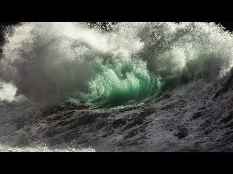 Luigi Capuano | Tra le onde del mare